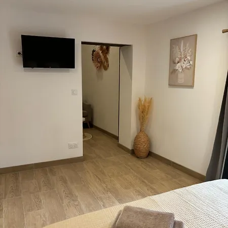 게스트하우스 Logis Hotel Le Mas D'Archas Allan